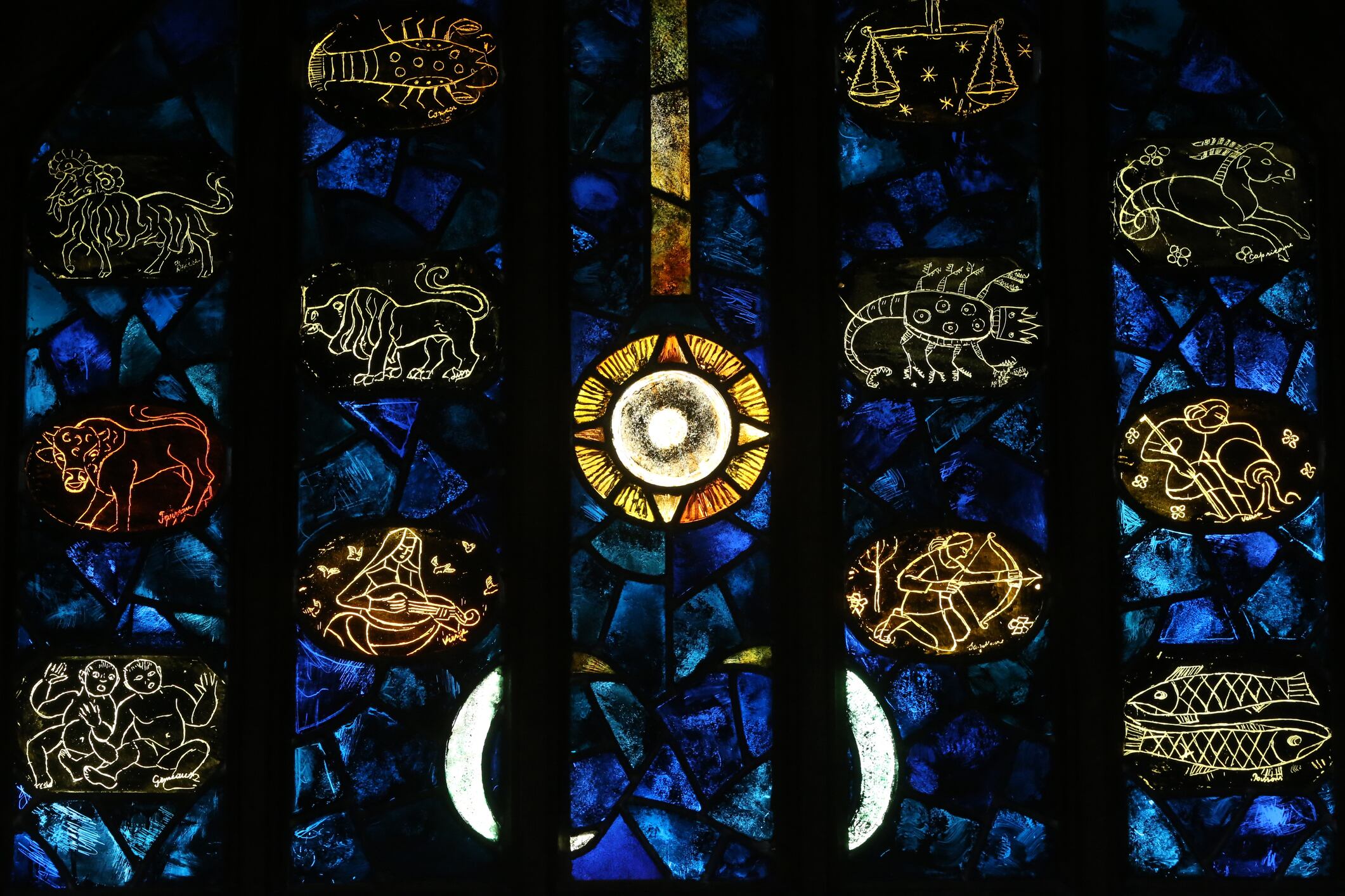 Los signos del zodiaco se verán envueltos en encuentros cruciales con su pasado en el horóscopo de Mhoni Vidente para el viernes 14 de julio.