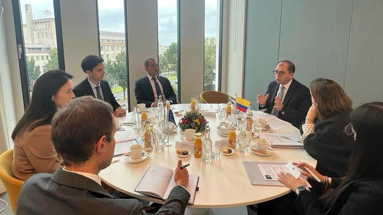 El fiscal Francisco Barbosa sostuvo encuentros en La Haya.