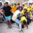 Hinchas intentan entrar a las malas al estadio Hard Rock (Photo by Maddie Meyer / GETTY IMAGES NORTH AMERICA / Getty Images via AFP)