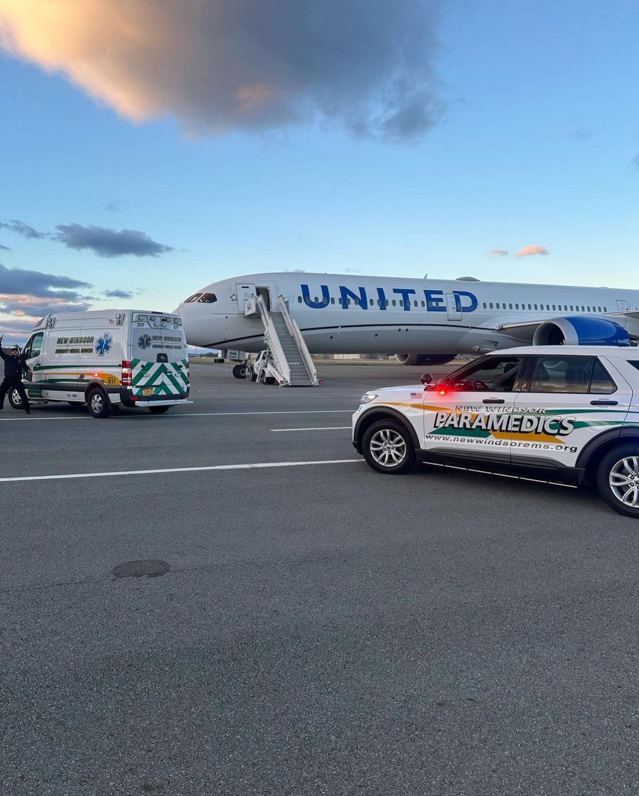Los paramédicos tuvieron que atender la emergencia desde tierra.