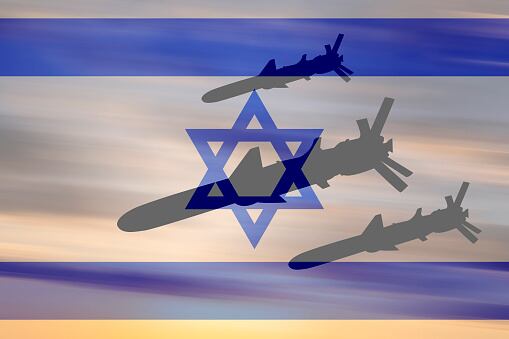 Las sirenas sonaron en Nir Am, un pequeño poblado israelí a pocos kilómetros de la Franja de Gaza, tras el disparo de un cohete desde el territorio controlado por el grupo islamista Hamás, informó el ejército.