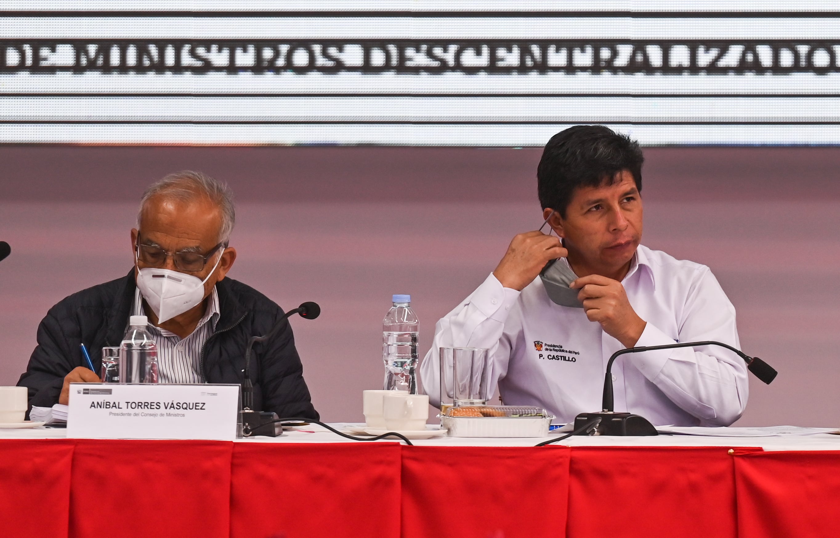 Aníbal Torres, el presidente del Consejo de Ministros de Perú y el Primer Ministro de Perú y Pedro Castillo