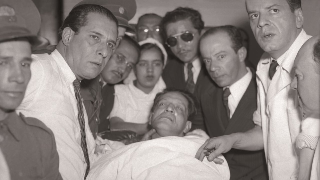 A González lo buscaban desesperadamente varios periodistas que querían imágenes de Gaitán en sus últimos minutos de vida