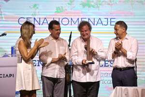 Jaime Gilinski Bacal recibe el Premio al desarrollo del espacio empresarial iberoamericano CEAPI