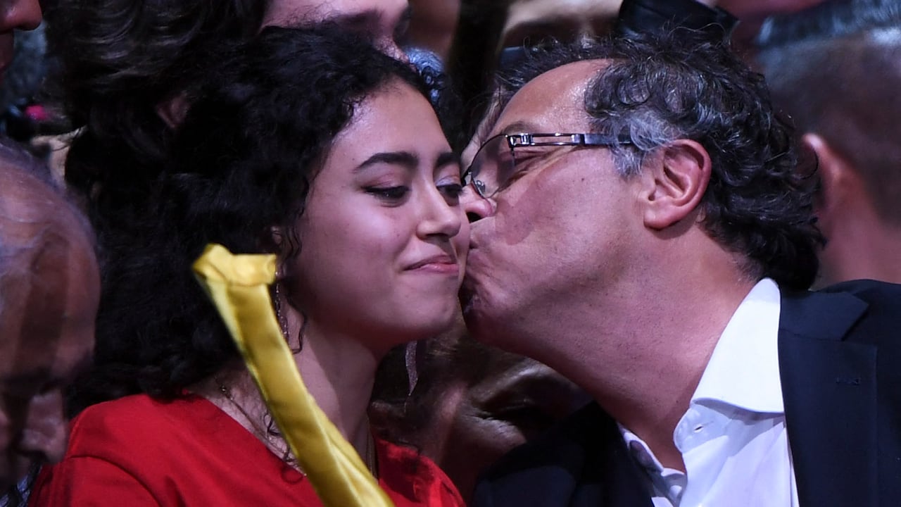 Sofía Petro junto a su padre, el presidente Gustavo Petro.