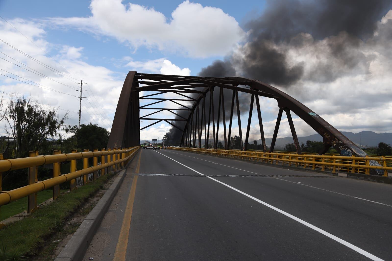 Incendio en bodega de colchones en la calle 80 - Puente de guaduas