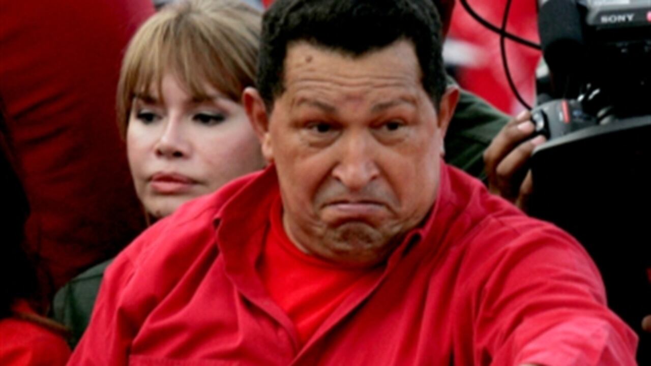 El presidente venezolano Hugo Chávez anunció la suspensión de todas las importaciones provenientes de Colombia.
