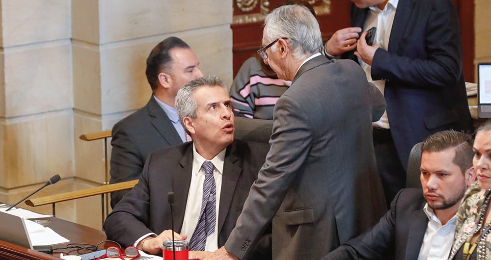   El ministro Luis Fernando Velasco cree que el Ministerio de Hacienda entregará el aval fiscal en las siguientes semanas. Aun así, deberá sortear otros vicios.