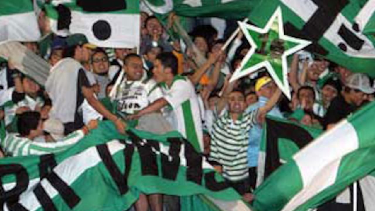 Las banderas, la multitud, el apoyo, la celebración. La fiesta es del Atlético Nacional por la conquista de su décima estrella.
FOTOS: LEÓN DARÍO PELÁEZ / SEMANA.