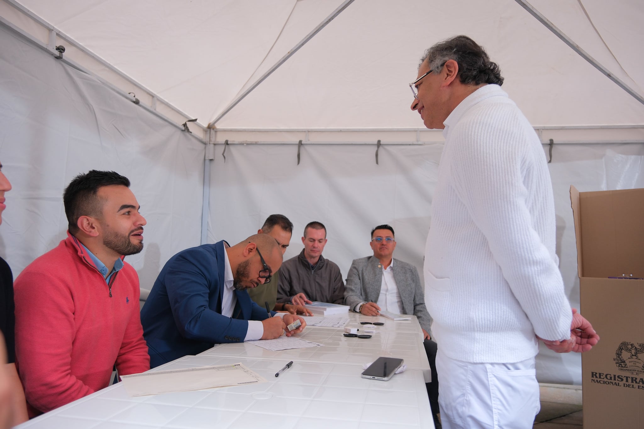 El presidente, Gustavo Petro, ejerciendo su derecho al voto, este 31 de mayo de 2026, en Bogotá