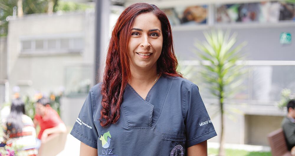 María Mejía, veterinaria de la Universidad CES de Medellín.