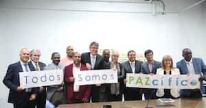 El ministro de Hacienda, Mauricio Cárdenas, anunció los dos nuevos créditos en compañía de los gobernadores de Nariño, Cauca, Valle del Cauca y Chocó.