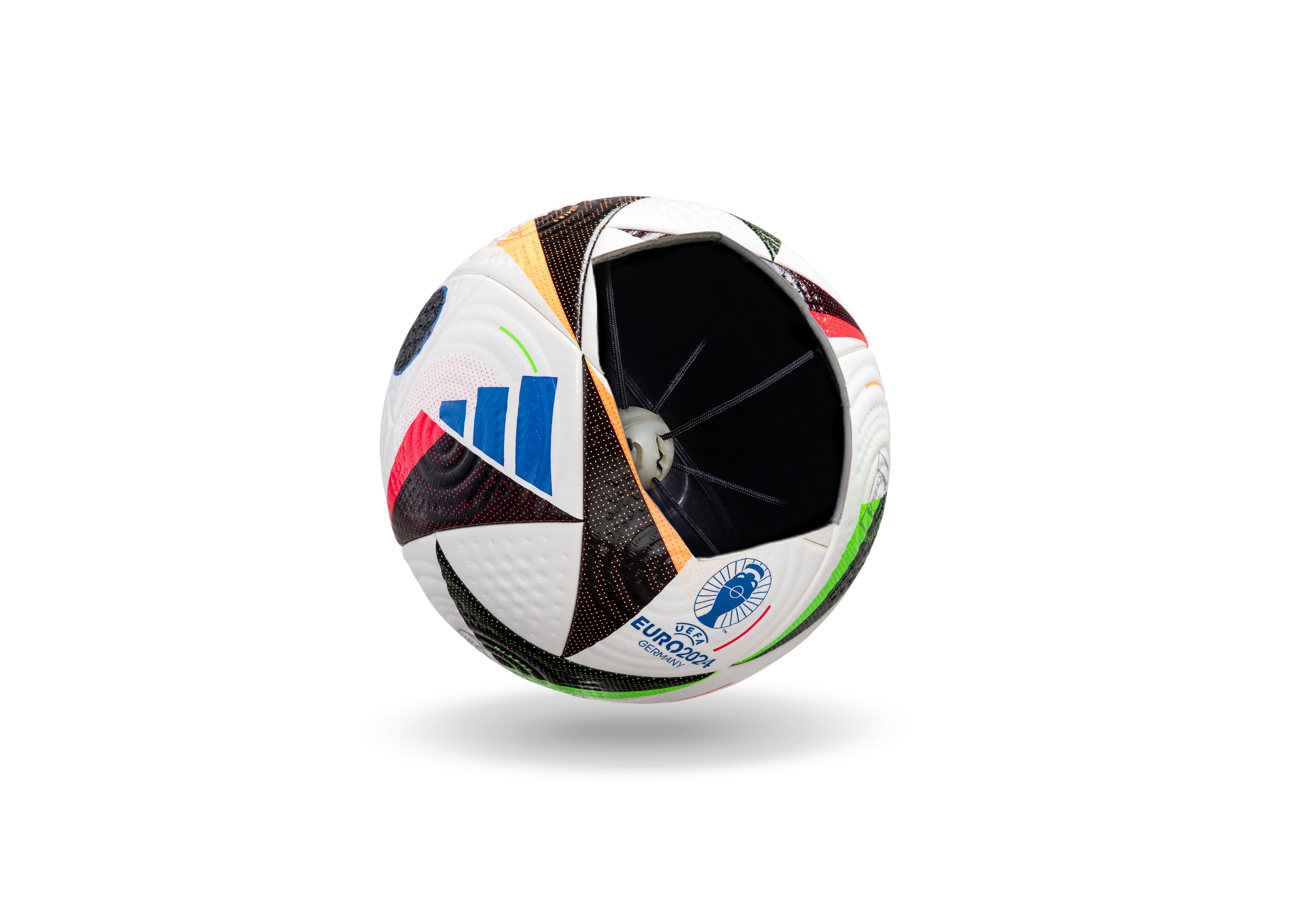 Fussballliebe, que traduce “amor por el futbol”, es el balón de la Eurocopa 2024, disputada en Alemania