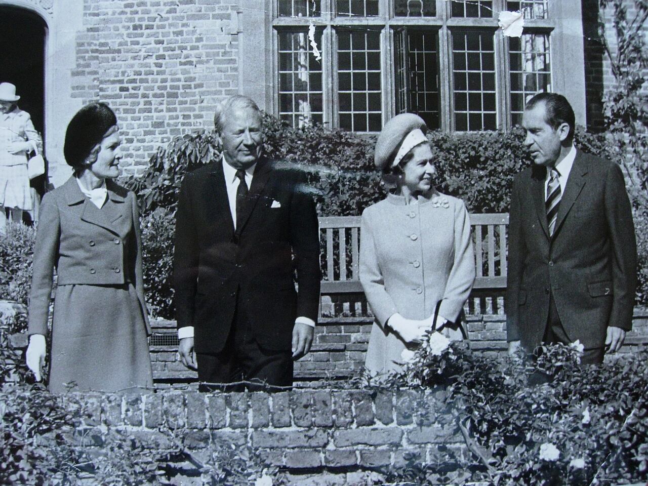 La primera dama Pat Nixon, Edward Heath, su majestad y el presidente, durante la visita de este último a Inglaterra en 1970.