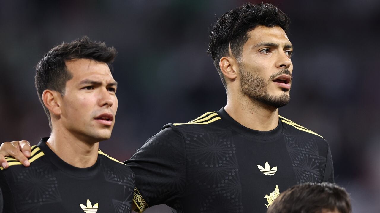 De izquierda a derecha: Hirving Lozano #22 and Raul Jimenez #9
