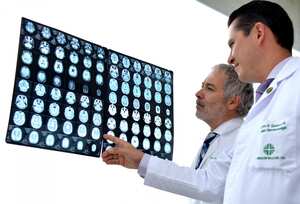 Los neurólogos de la Fundación Valle del Lili realizan juntas médicas multidisciplinarias periódicas, académicas y asistenciales para los casos de patologías de alta prevalencia e importancia, como son la epilepsia, Parkinson, esclerosis múltiple, entre otras.