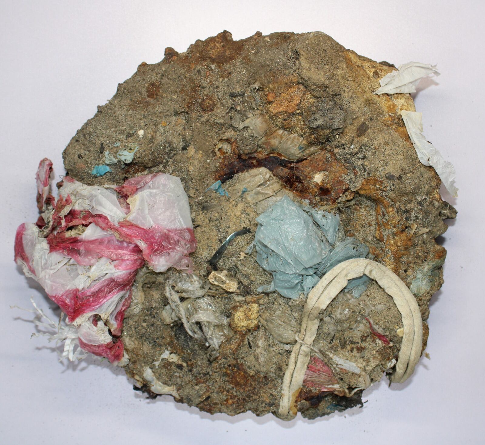 Rocas de plástico en el Caribe colombiano