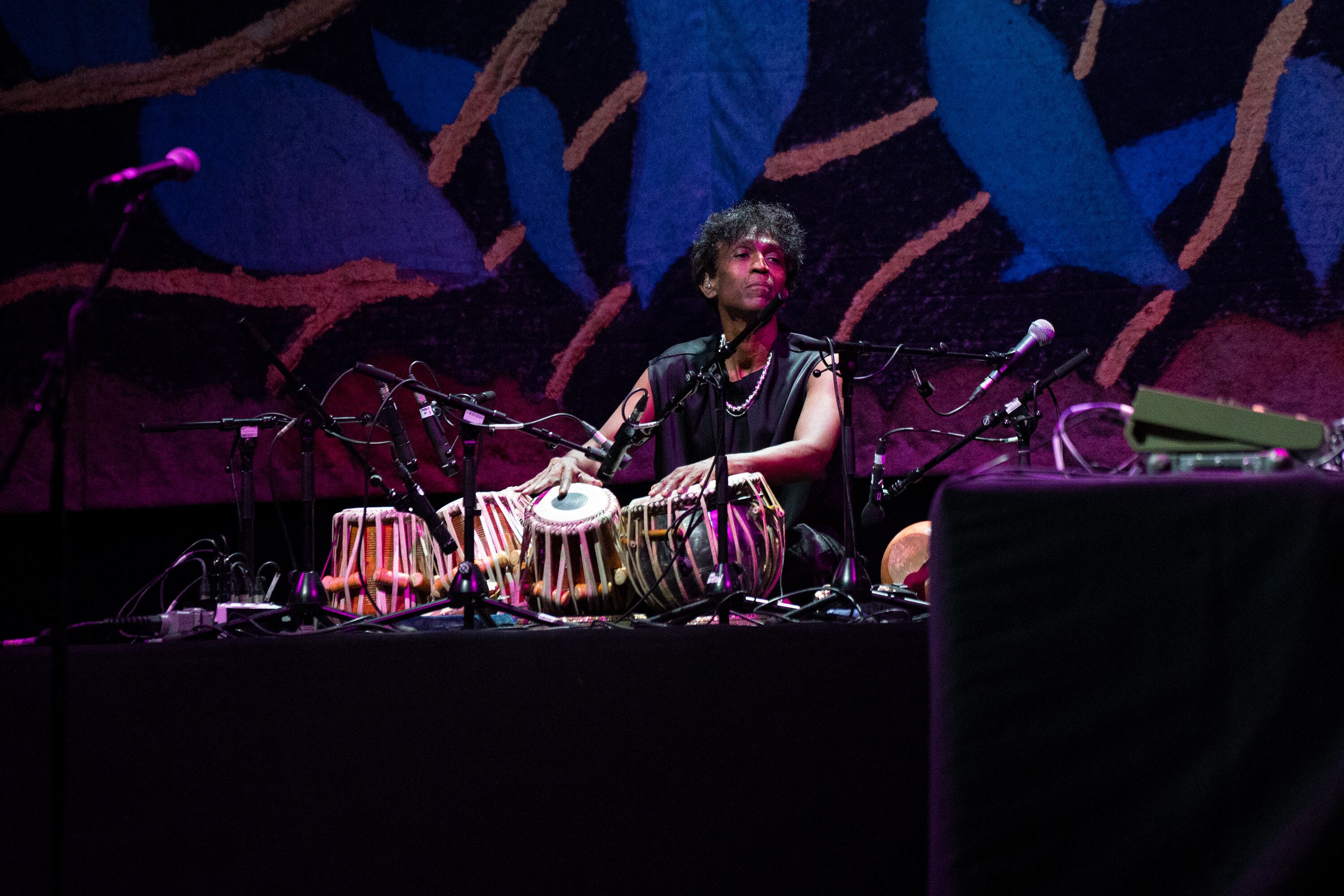 ‘Tomorrow Comes The Harvest’: Jeff Mills, Prabhu Edouard y Jean-Phi Dary le rinden tributo a Tony Allen en Bogotá