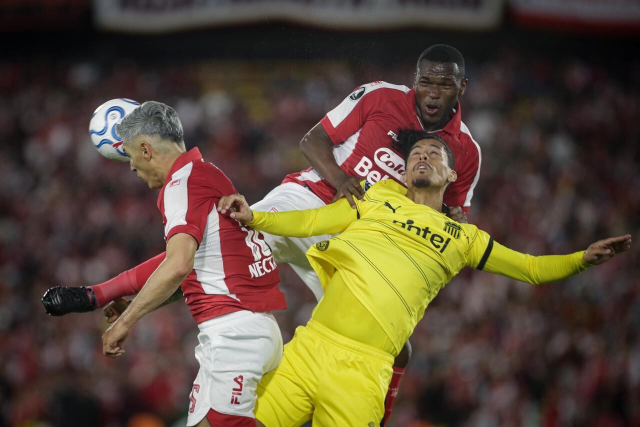 Santa Fe vs Peñarol en Copa Libertadores.