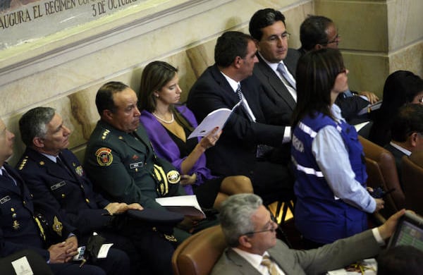 Los asesores cercanos a Santos, Juan Meza y Aurelio Iragorri, y los comandantes de las Fuerzas Armadas.