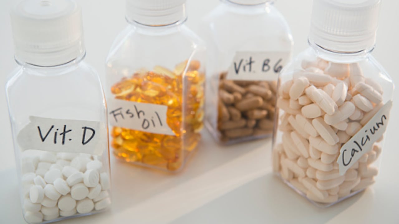 Para equilibrar el faltante de vitaminas en el cuerpo se recomiendan los suplementos, de manera que se pueda fortalecer el sistema inmune y algunos órganos.