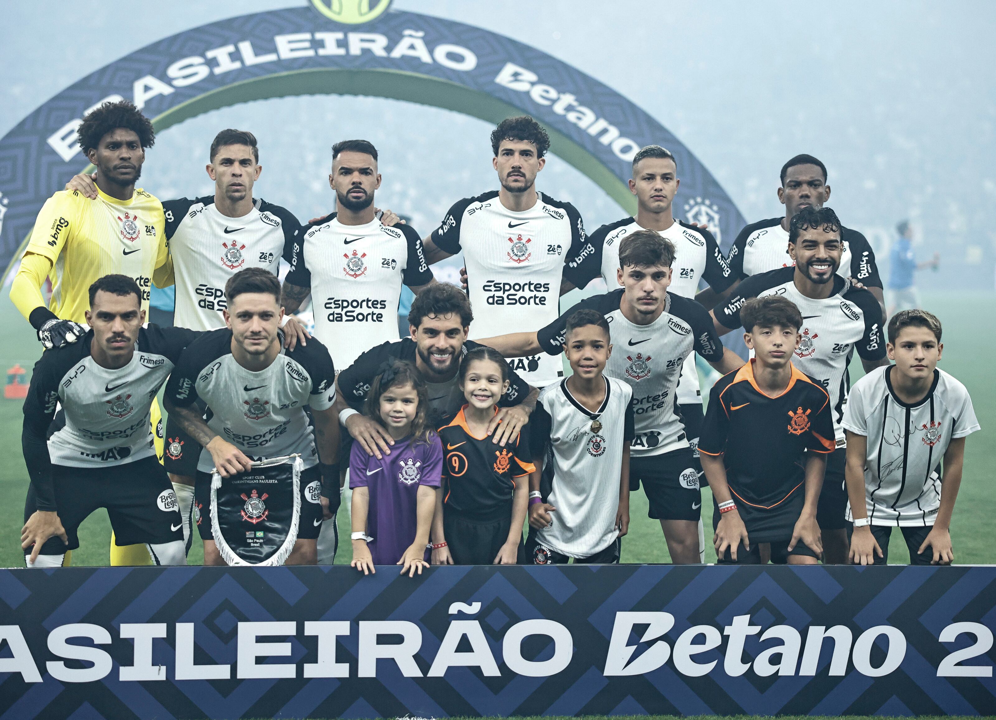 Nómina titular que usó Corinthians en su último partido, ante Palmeiras, previo al juego de esta noche contra Santa Fe.