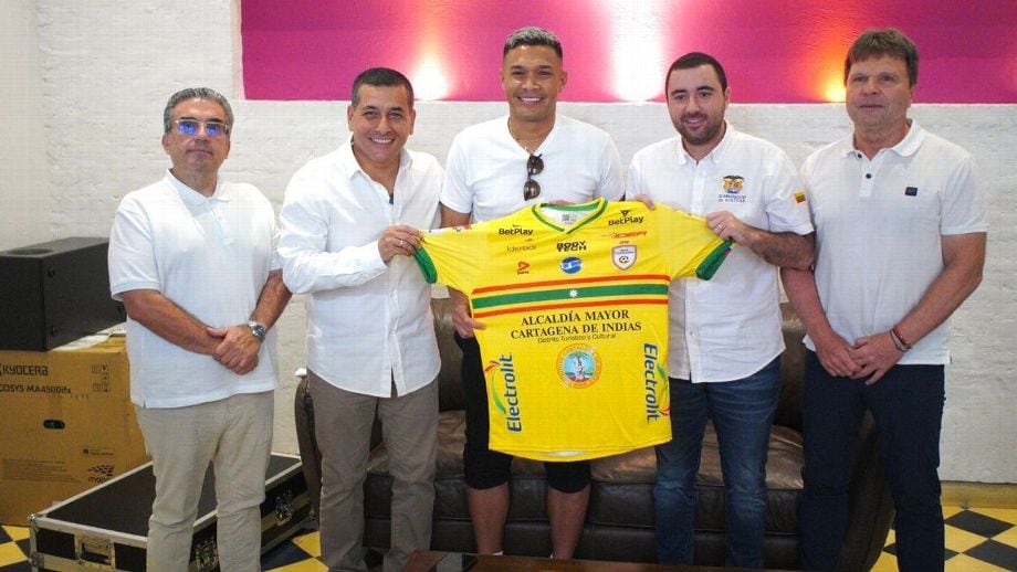 'Teo' con la camiseta del Real Cartagena.