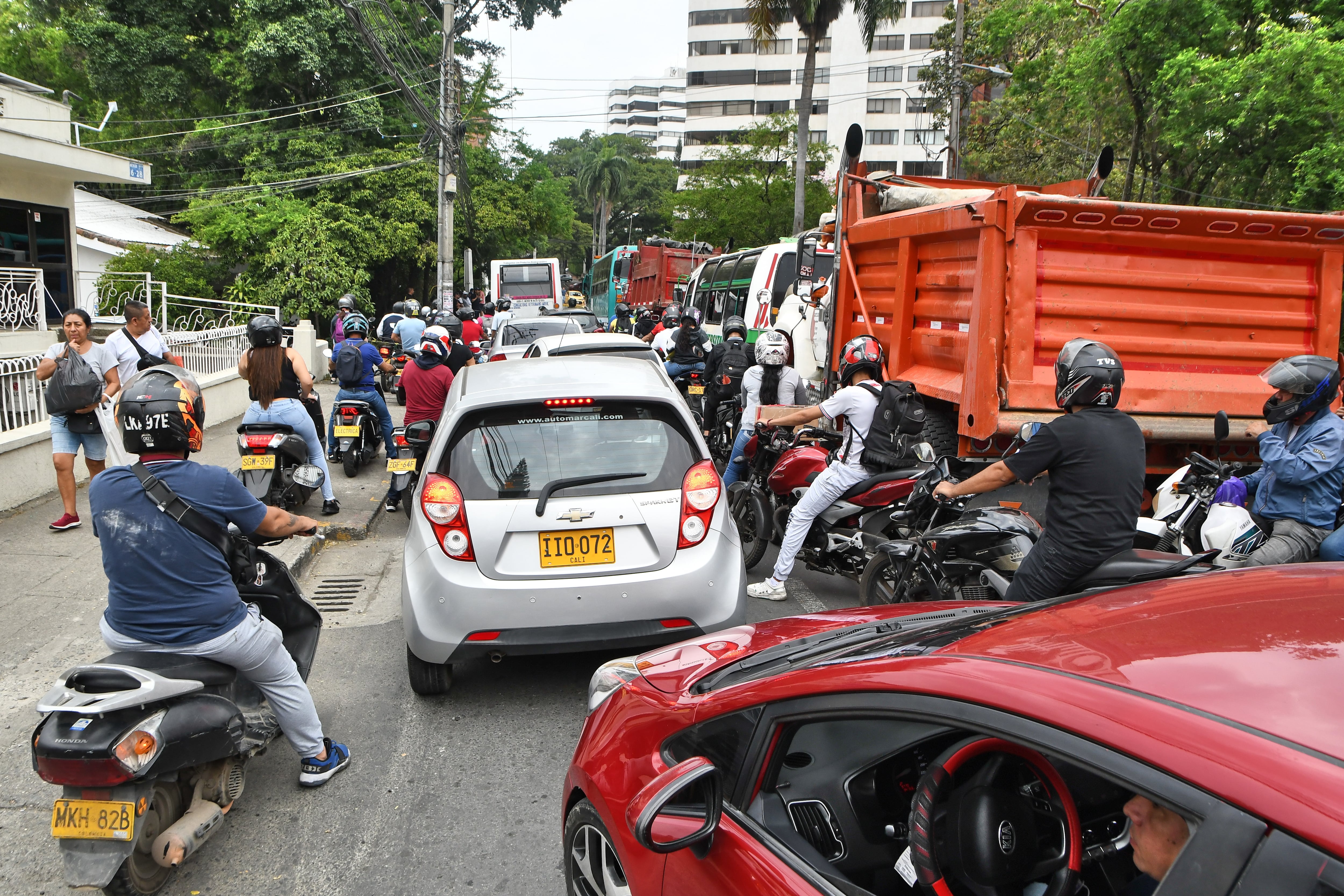 Bloqueos por paro camionero, bloqueo en la portada al mar.