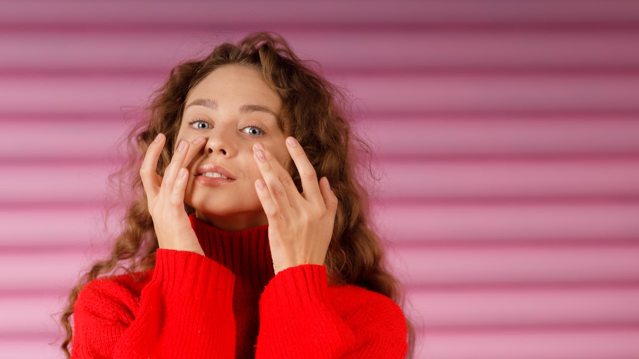 Yoga facial para eliminar las ojeras y las bolsas