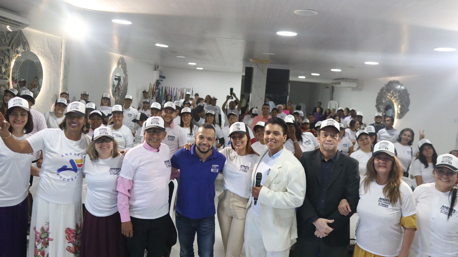 Andrés Escobar recibió el respaldo de iglesias cristianas