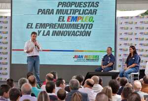 JUAN MANUEL SANTOS. CAMPAÑA PRESIDENCIAL.
PEREIRA MAYO 1 DE 2014
FOTO ALEJANDRO ACOSTA-REVISTA DINERO.