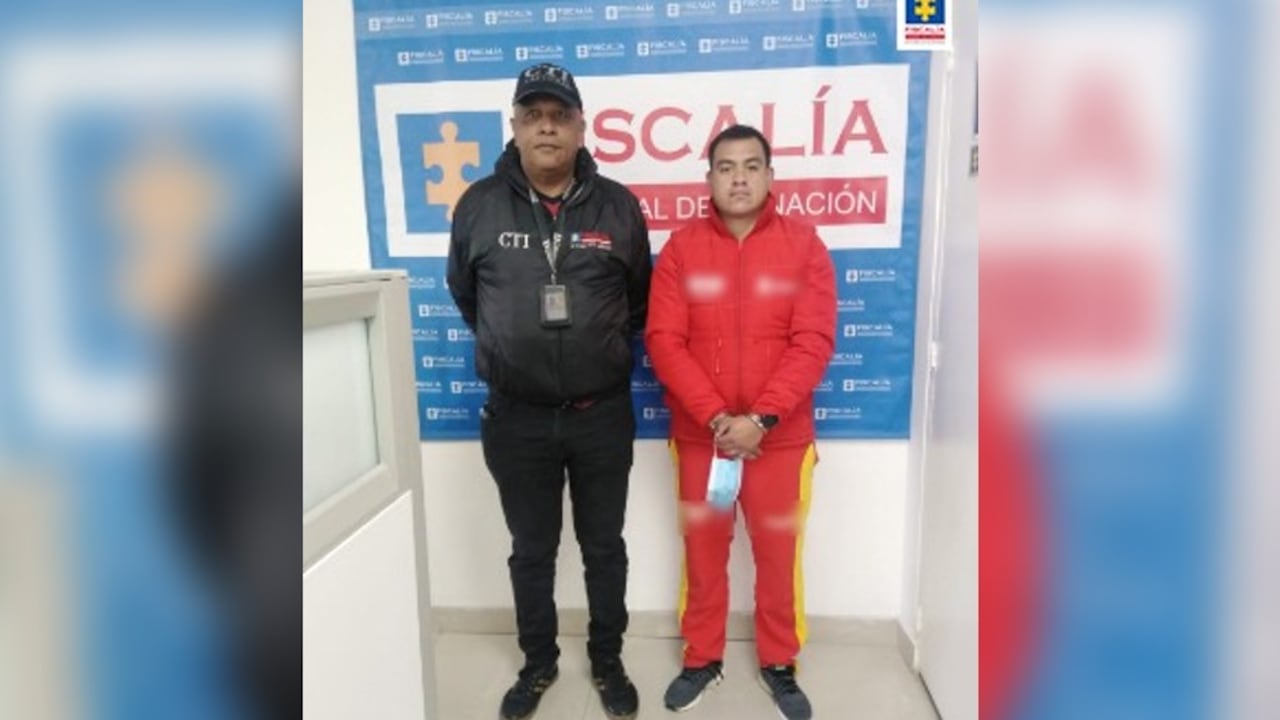 El material de prueba de la Fiscalía indica que el docente, al parecer, sometió a la menor de edad en los baños de la institución educativa.