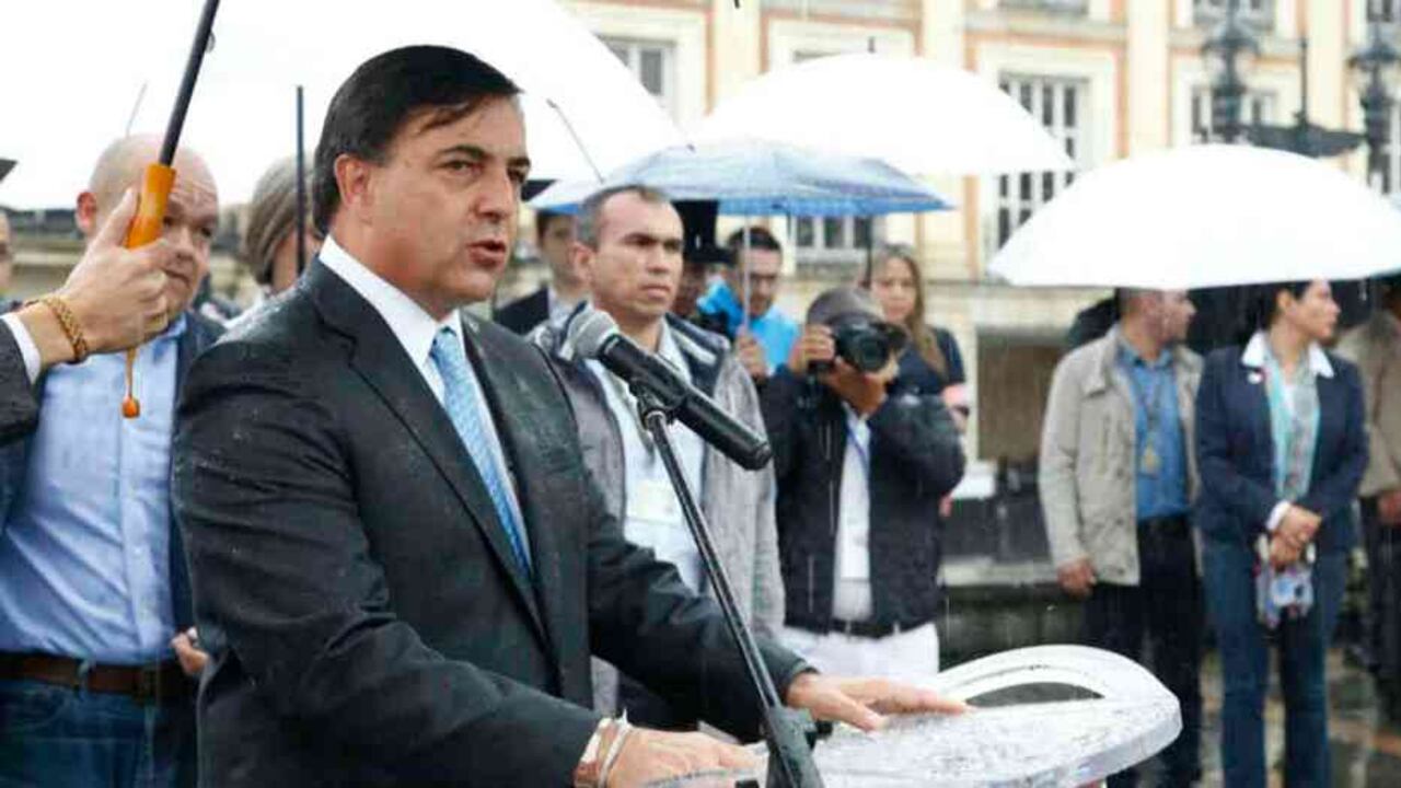 La votación del plebiscito por la paz ocurrió en medio de lluvias torrenciales.