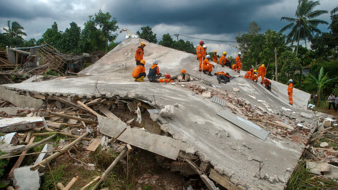 Imágenes del terremoto en Cianjur, Indonesia.
