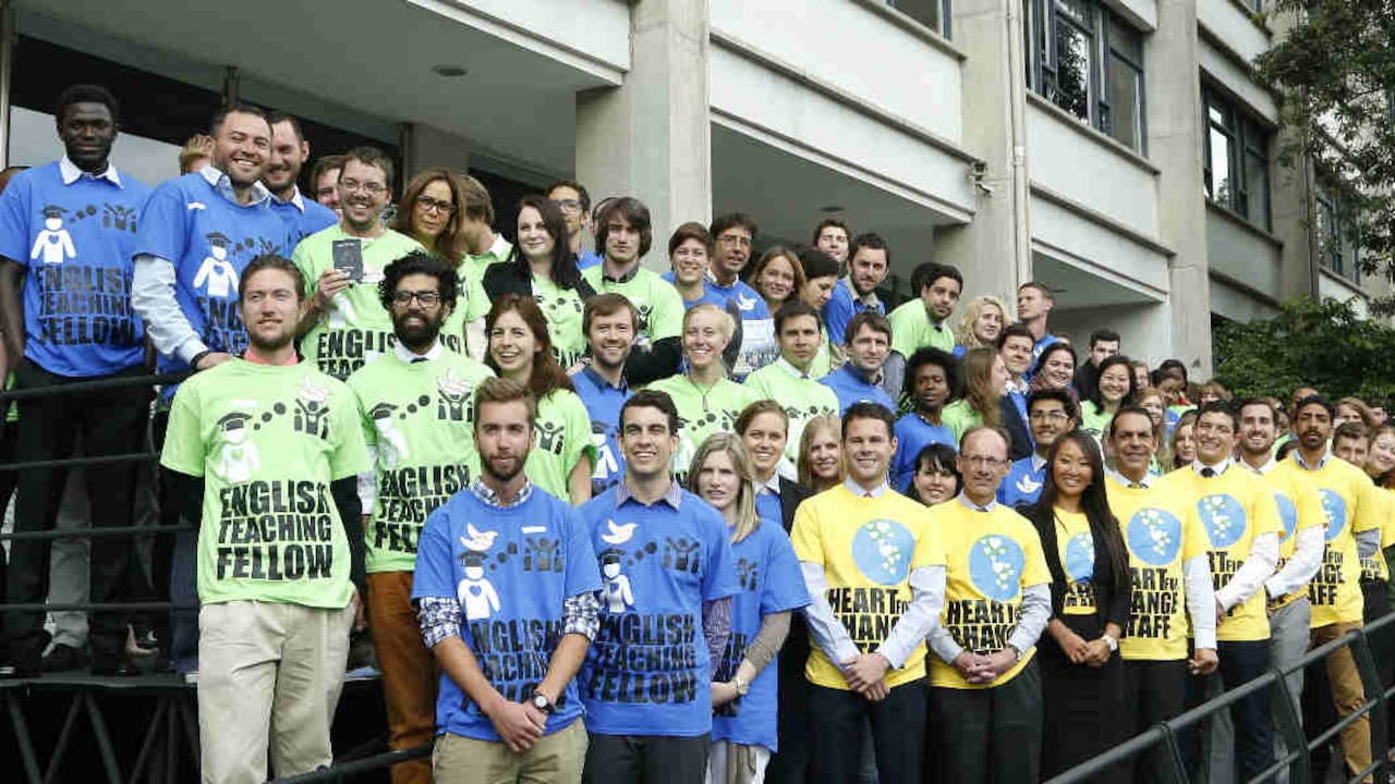 Los 124 docentes se dieron cita en la sede del Ministerio de Educación Nacional en Bogotá. Foto: Guillermo Torres/SEMANA