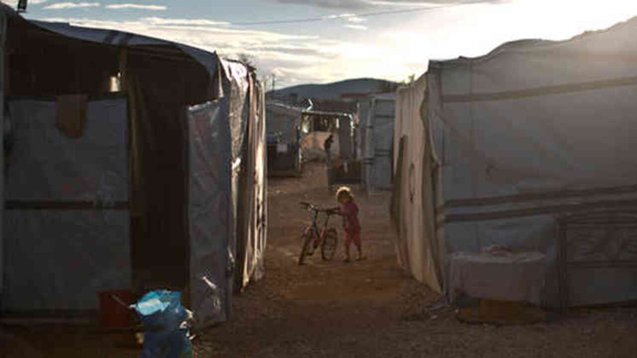 En el campo de refugiados de Ritsona, a cerca de 86 kilómetros al norto de Atenas, más de 62.000 refugiados y migrantes están varados en Grecia después de una serie de cierres de fronteras balcánicas y un Acuerdo de la Unión Europea con Turquía para detener los flujos migratorios. Foto: AP