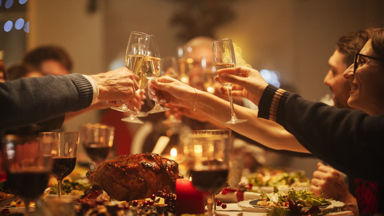 Familias y amigos se reúnen para celebrar la llegada de un nuevo año