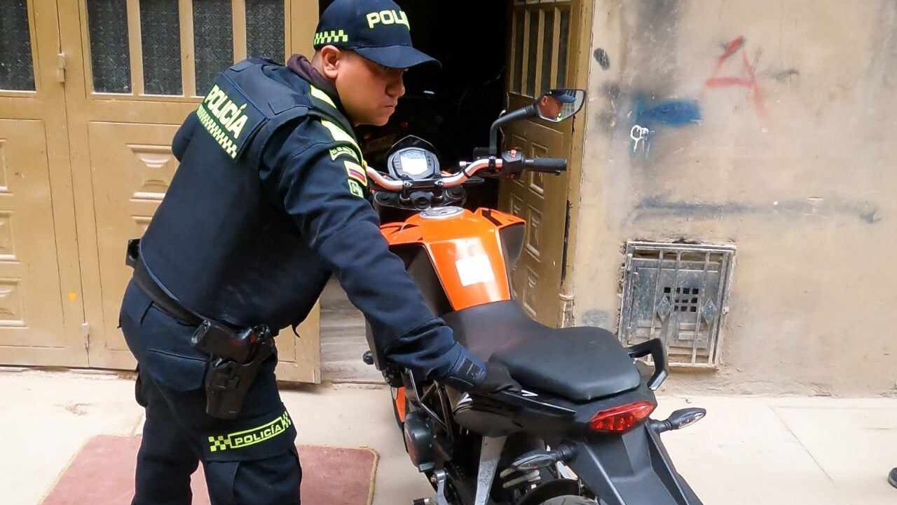 Las autoridades llegaron hasta el barrio inglés para recuperar las motocicletas.