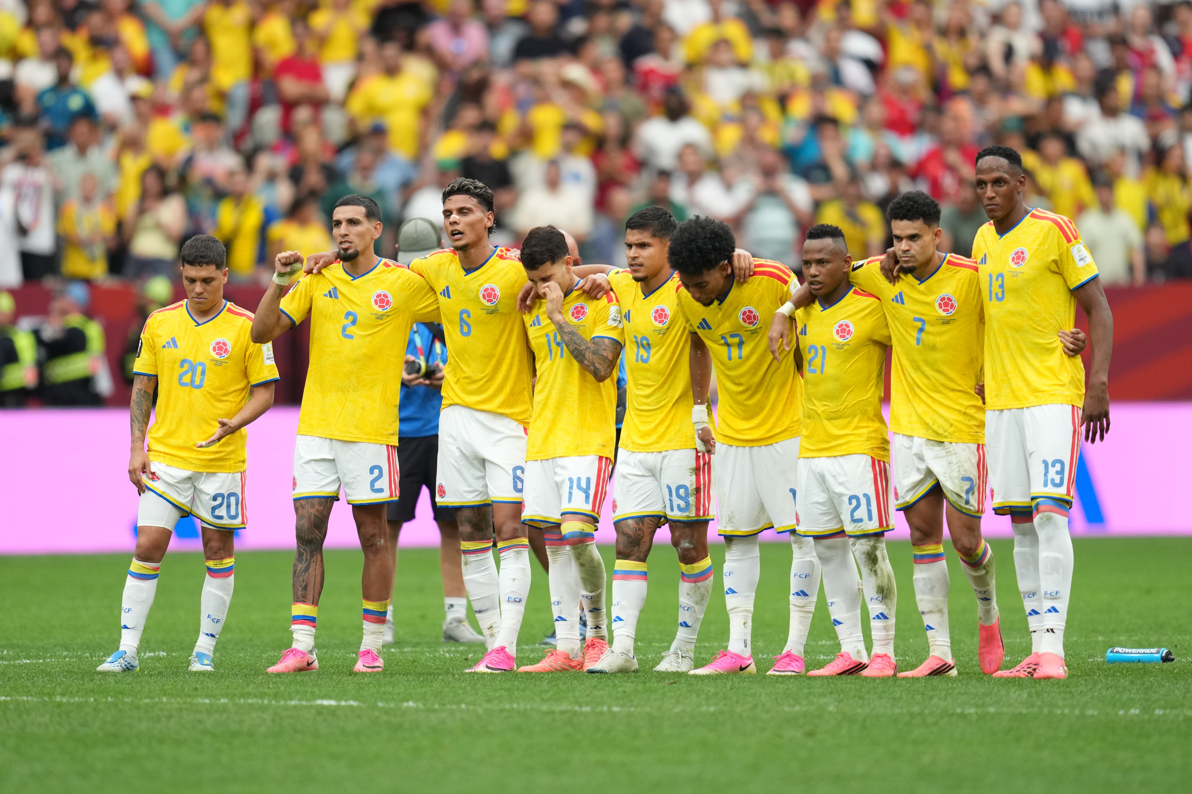 Colombianplayers watch penalty shootout during the World Cup round of 16 soccer match between Switzerland and Colombia in Vancouver, British Columbia, Tuesday, July 7, 2026. (AP Photo/Abbie Parr)