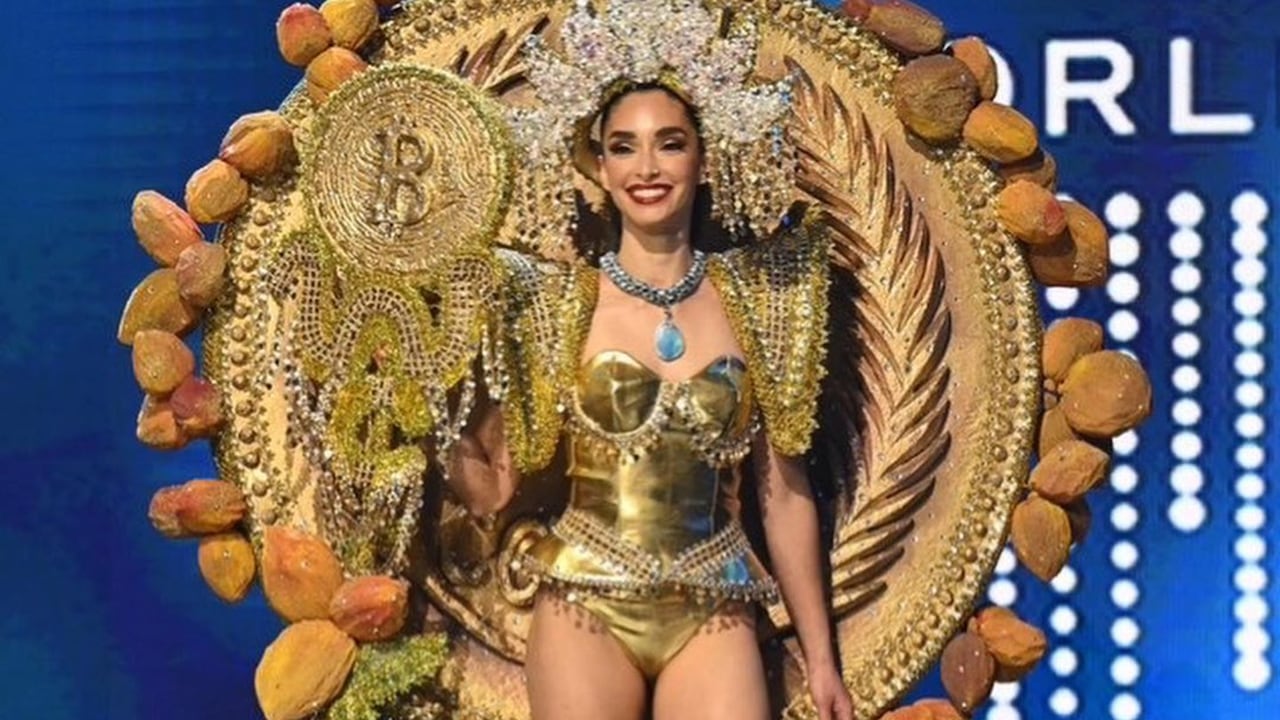 El diseñador Francisco Guerrero defendió su creación diciendo que no tiene nada que ver con política. Foto: Instagram @francguerrero1.