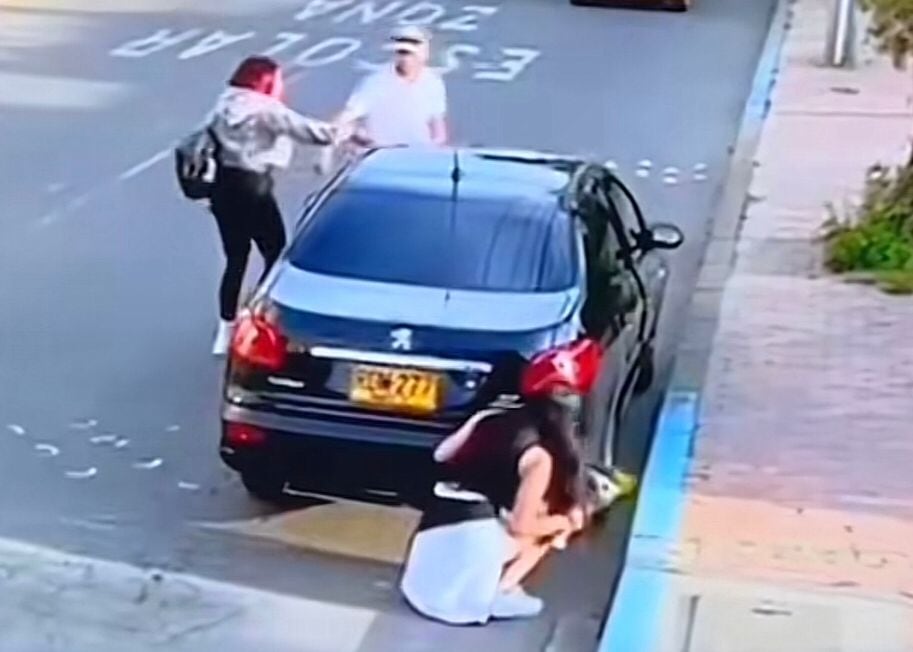 Hombre infiel se las da de vivo y esconde a su amante en el baúl mientras enfrenta a su pareja