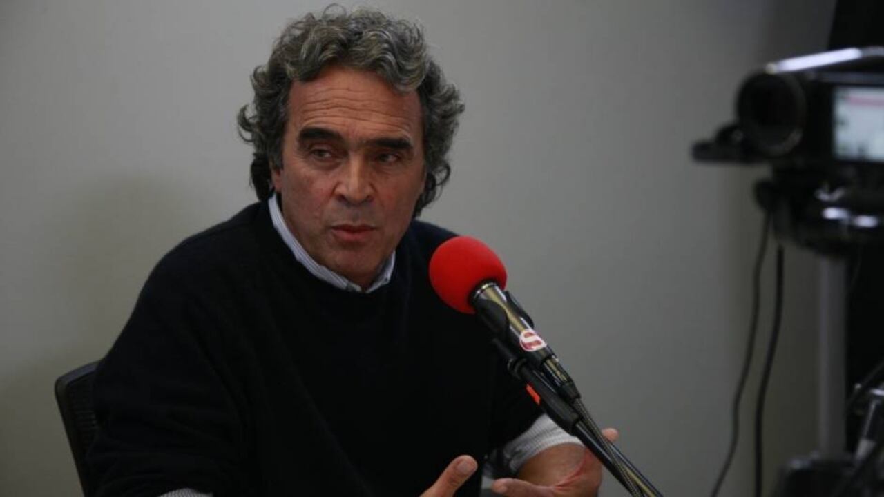 El excandidato presidencial Sergio Fajardo ha repetido hasta el cansancio que no quiere pertenecer a ninguno de los extremos de la política nacional.