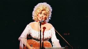 Dolly Parton en el escenario del Dominion Theatre, el 29 de marzo de 1983 en Londres, Reino Unido. Foto: Pete Still/Redferns.
