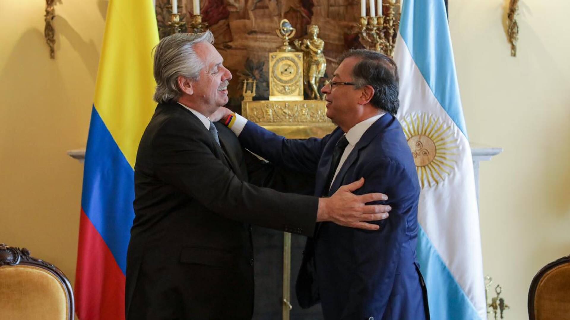 Gustavo Petro se reúne en el Palacio San Carlos con el mandatario Alberto Fernández.