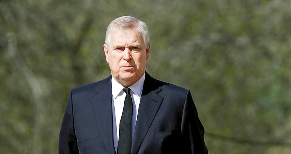 El príncipe Andrés: sin títulos, sin plata y sin el apoyo de la familia.