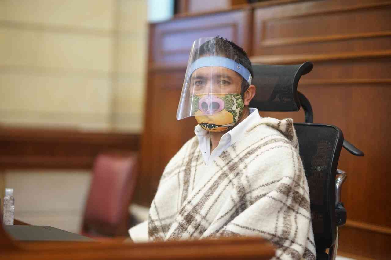 Así se protegió el líder campesino y representante a la Cámara por el Movimiento Alternativo Indígena y Social MAIS, César Pachón/ Foto: Cámara de Representantes