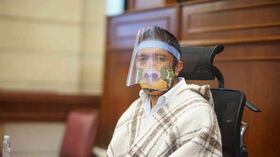 Así se protegió el líder campesino y representante a la Cámara por el Movimiento Alternativo Indígena y Social MAIS, César Pachón/ Foto: Cámara de Representantes
