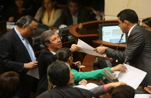 Esguerra y Emilo Otero. Así quedará el acta de defunción, señor Secretario. 