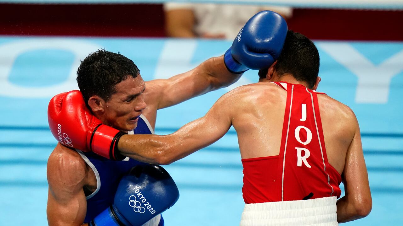 Jordan's Mohammad Alwadi, right, exchanges punches with Colombia's Ceiber David Avila Segura during their men's featherweight 57-kg boxing match at the 2020 Summer Olympics, Saturday, July 24, 2021, in Tokyo, Japan. (AP Photo/David Goldman)