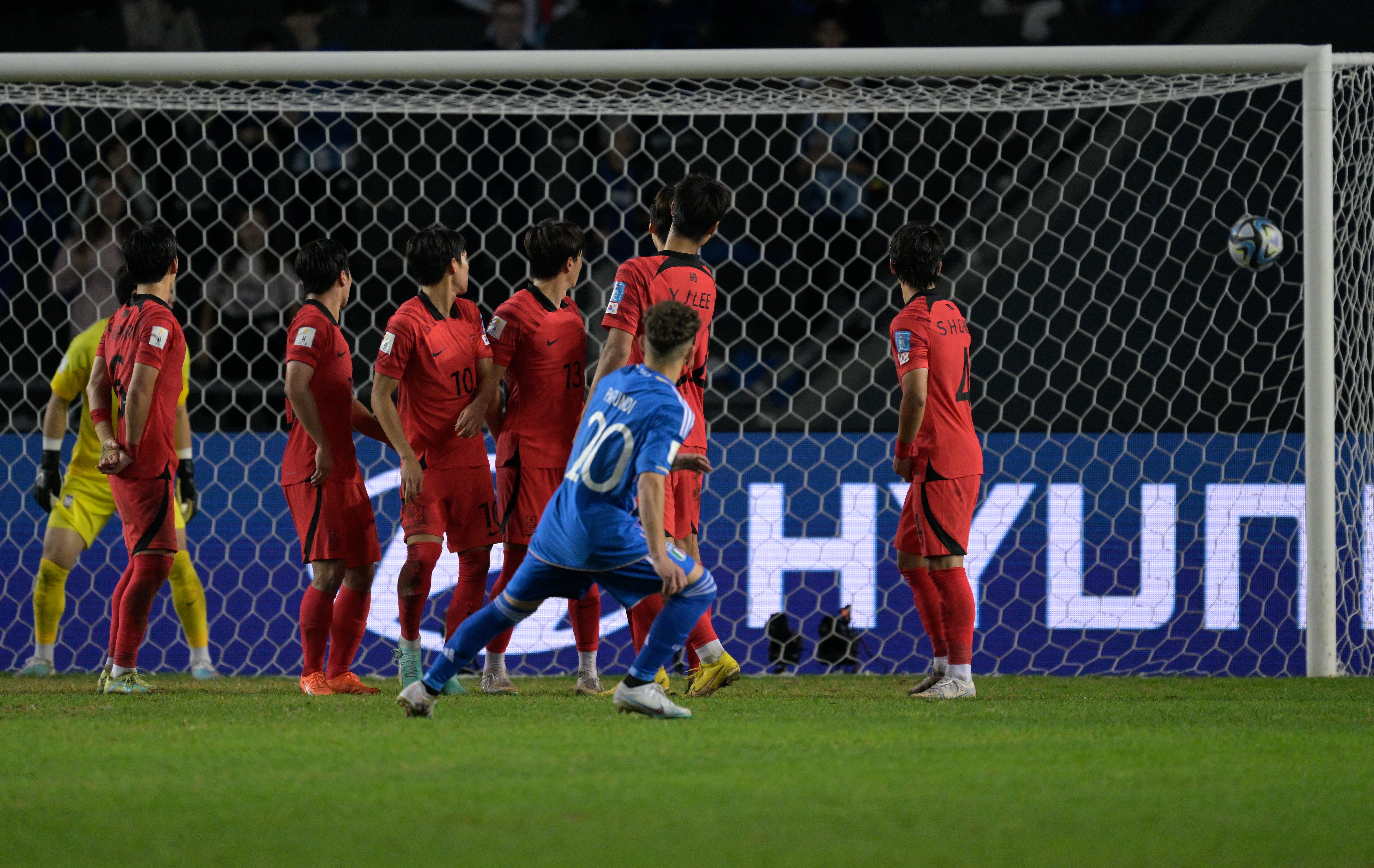 Simone Pafundi anotó el gol que le dio paso a Italia a la final del Mundial Sub-20.